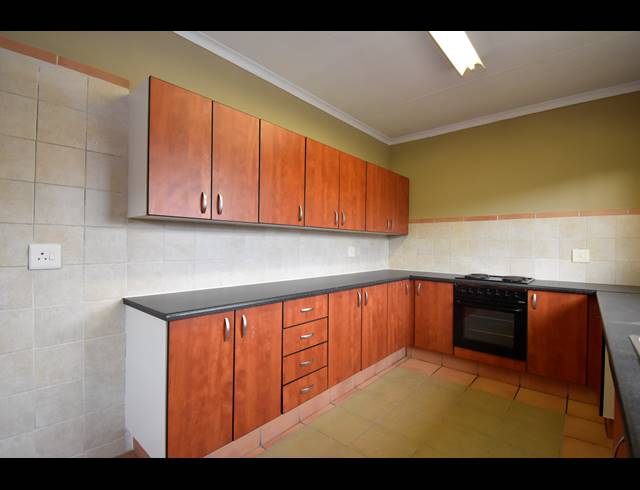 3 BEDROOM TOWNHOUSE FOR SALE IN NOORDHANG